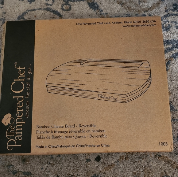 Pampered Chef bamboo reversible cheese board *New* - Picture 1 of 3